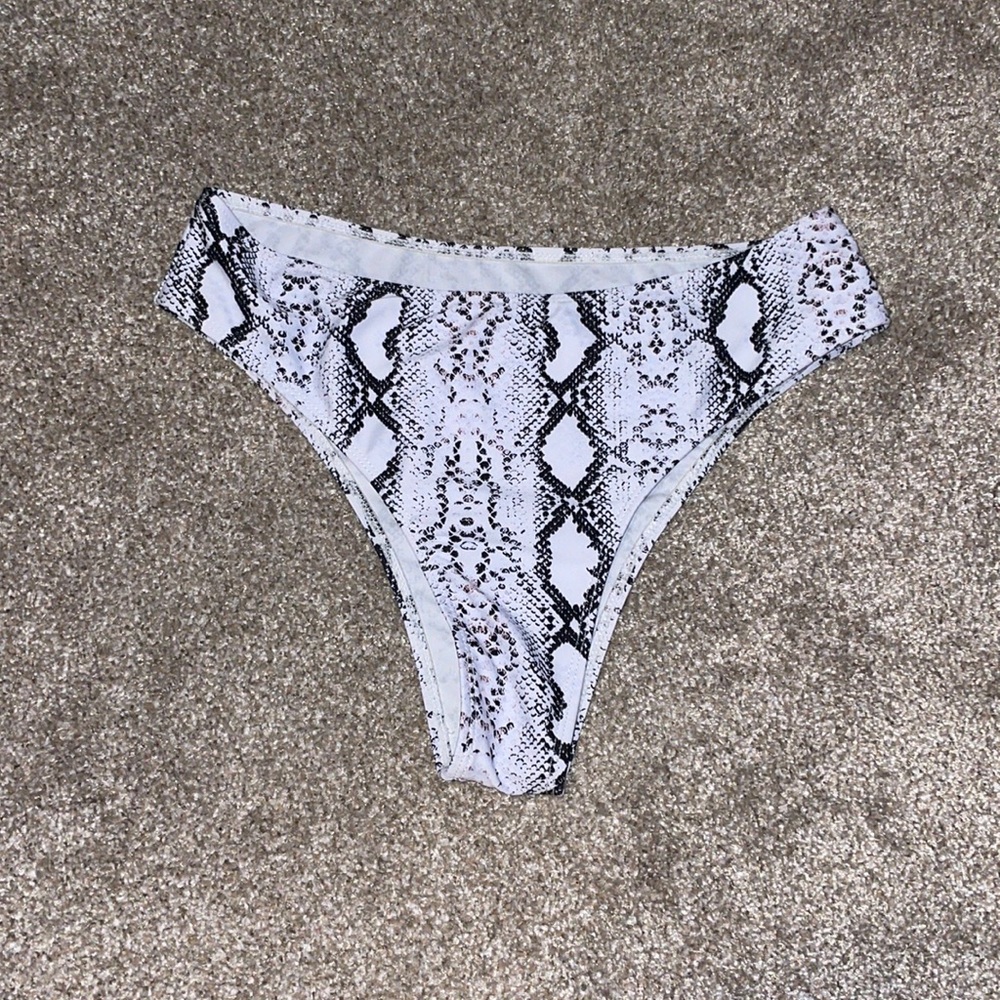Medium never worn snake skim high cut bikini bottoms